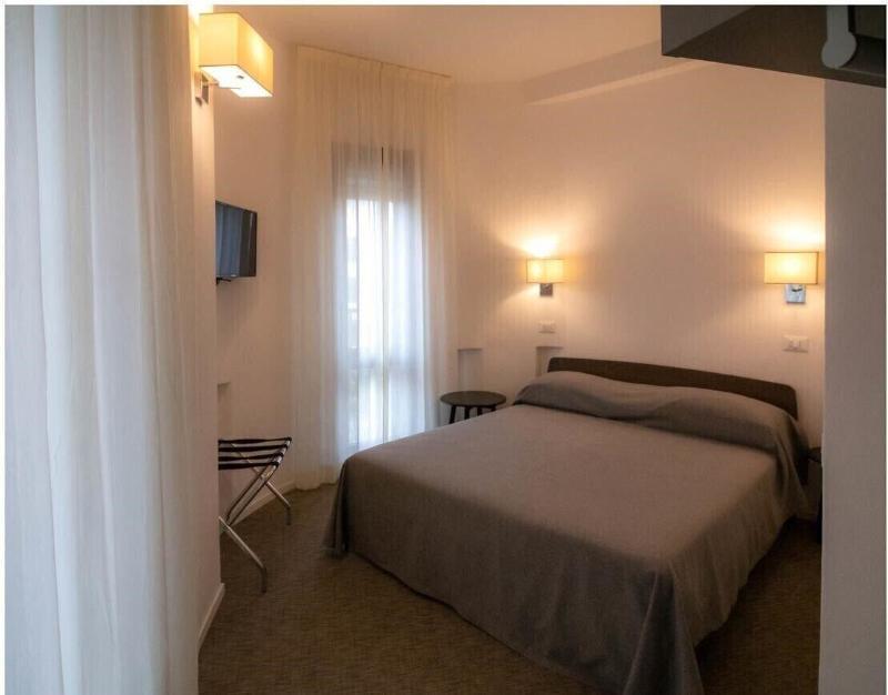 Hotel Caraibi ミラノ・マリッティマ エクステリア 写真