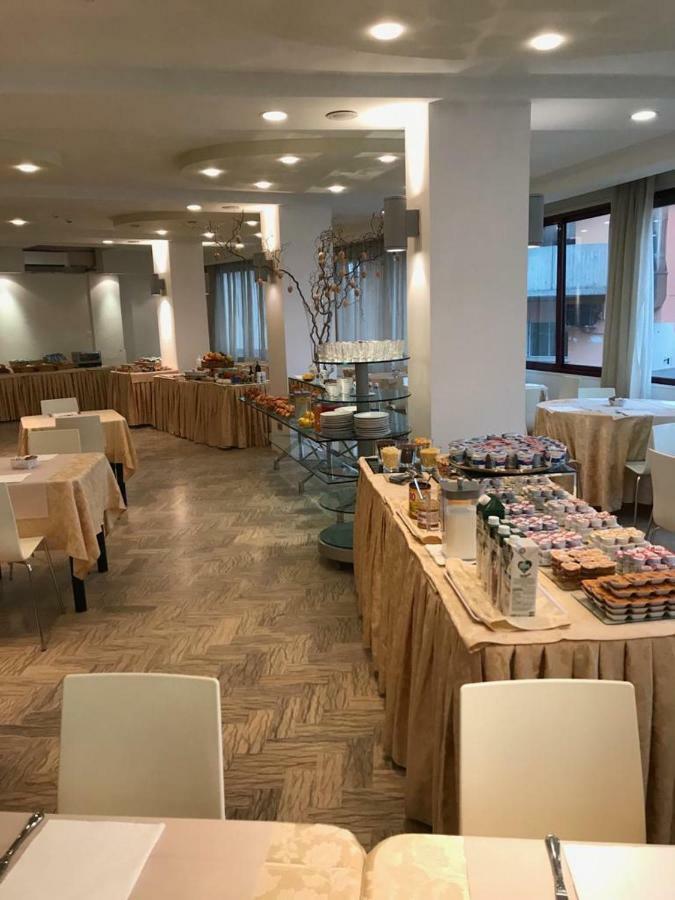 Hotel Caraibi ミラノ・マリッティマ エクステリア 写真