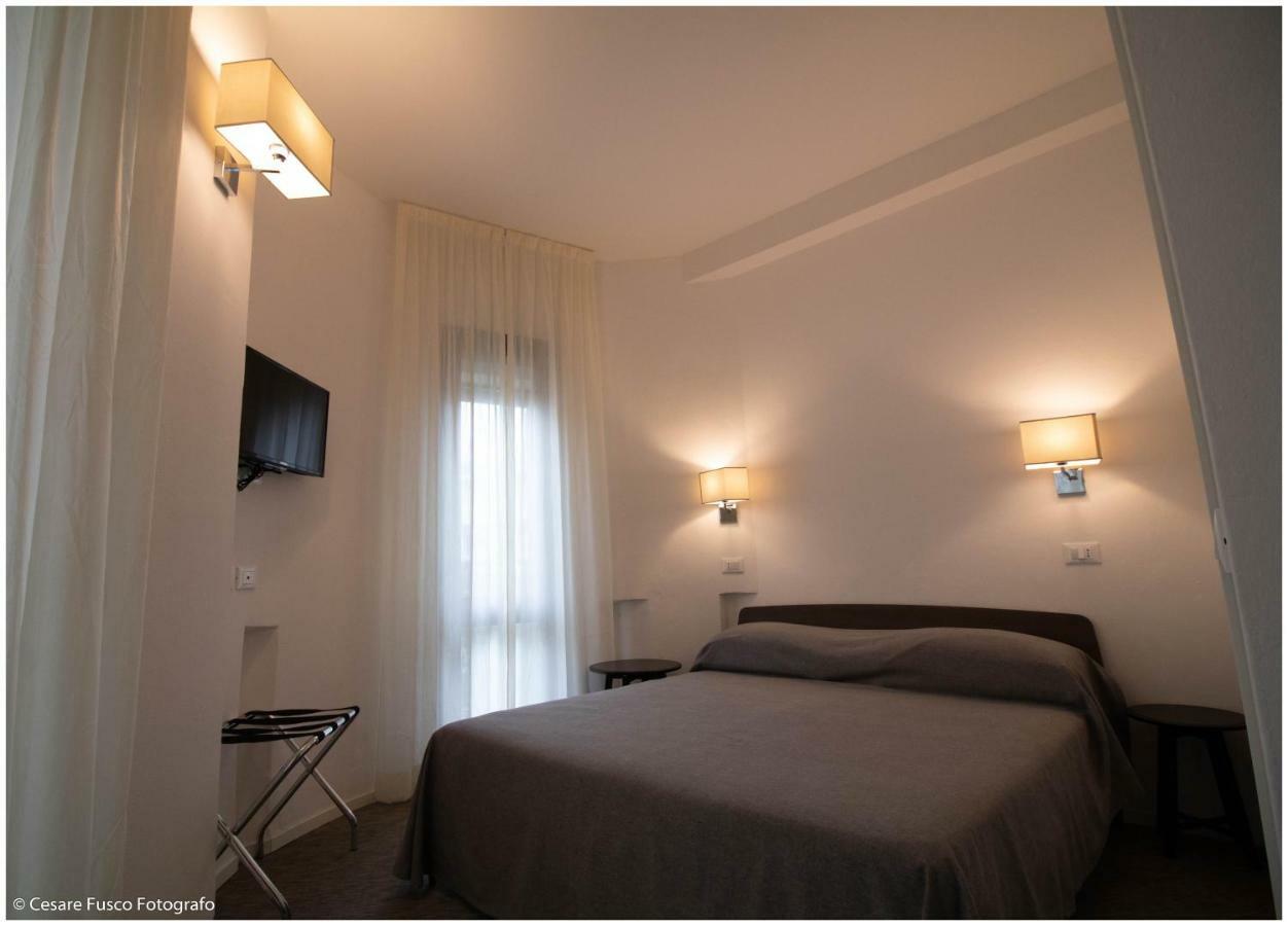 Hotel Caraibi ミラノ・マリッティマ エクステリア 写真