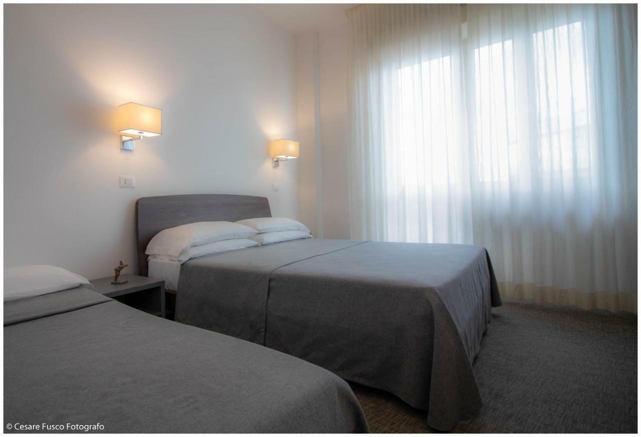 Hotel Caraibi ミラノ・マリッティマ エクステリア 写真