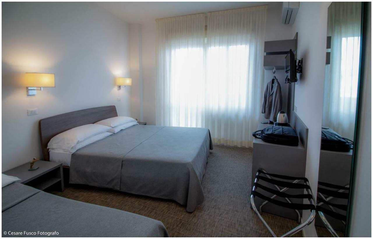 Hotel Caraibi ミラノ・マリッティマ エクステリア 写真