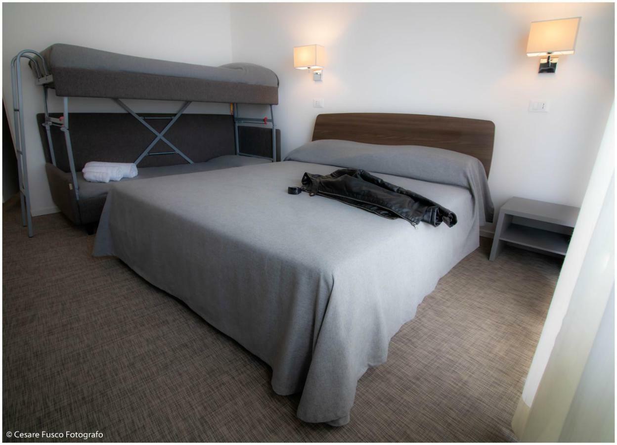 Hotel Caraibi ミラノ・マリッティマ エクステリア 写真