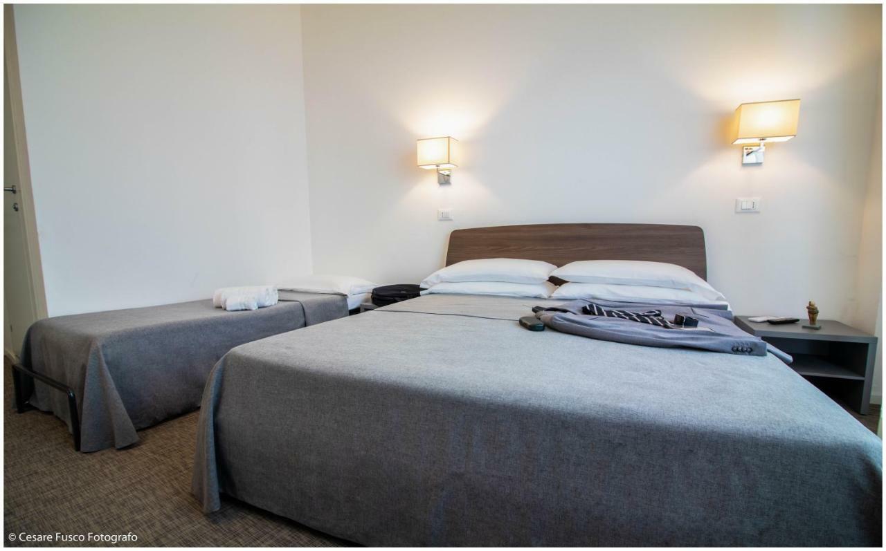 Hotel Caraibi ミラノ・マリッティマ エクステリア 写真