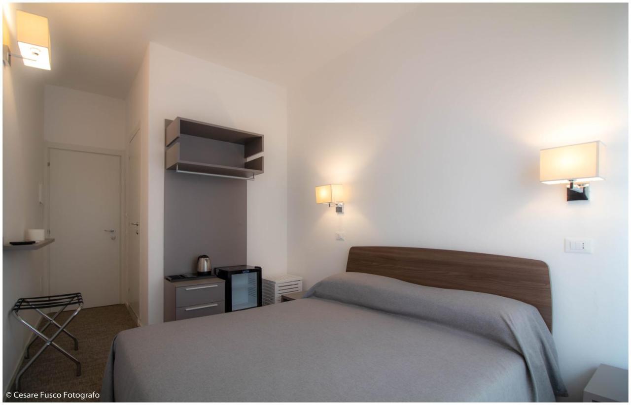 Hotel Caraibi ミラノ・マリッティマ エクステリア 写真
