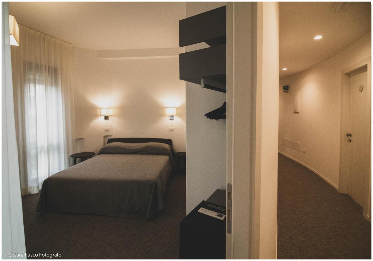Hotel Caraibi ミラノ・マリッティマ エクステリア 写真